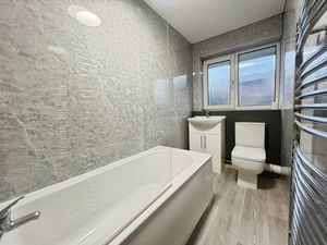 Family Bathroom- click for photo gallery